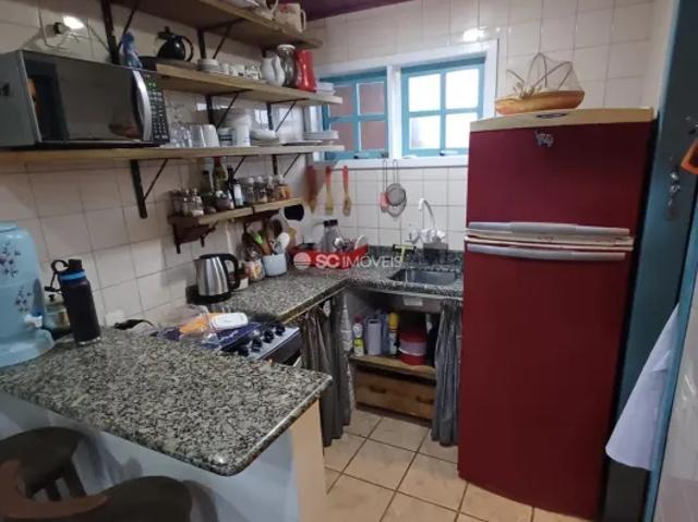 Linda casa rústica com piscina e área gourmet
