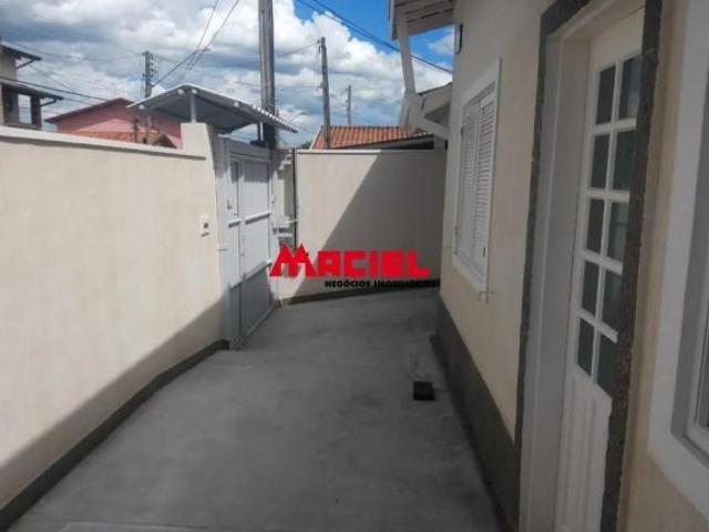 LINDA CASA REFORMADA NO JARDIM DAS INDÚSTRIAS