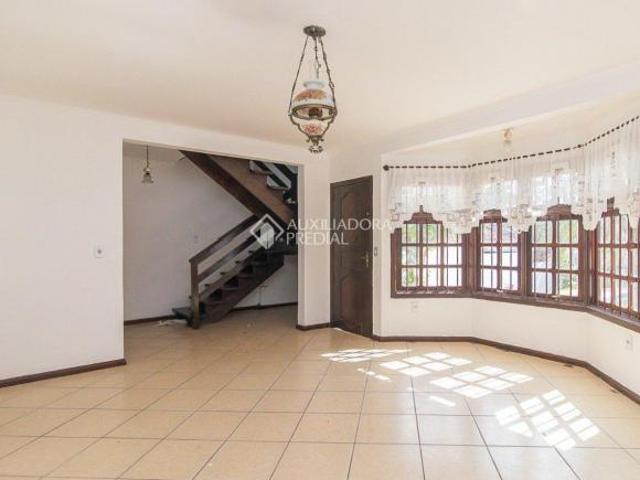 Linda casa semimobiliada com vista para o Guaíba