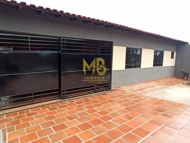 Linda casa sozinha em grande terreno de 325m2 03 dorm. suíte, edícula Jd. Sta Ri