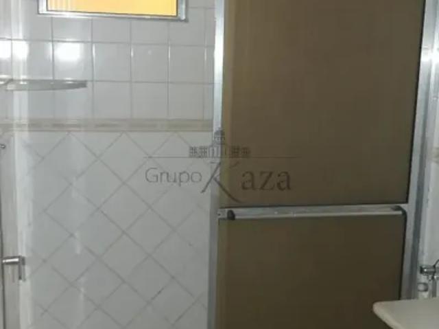 Linda Casa Térrea 90m² 2 drm, 2 wc, quintal, portão automático, 2 vagas e excelente localização