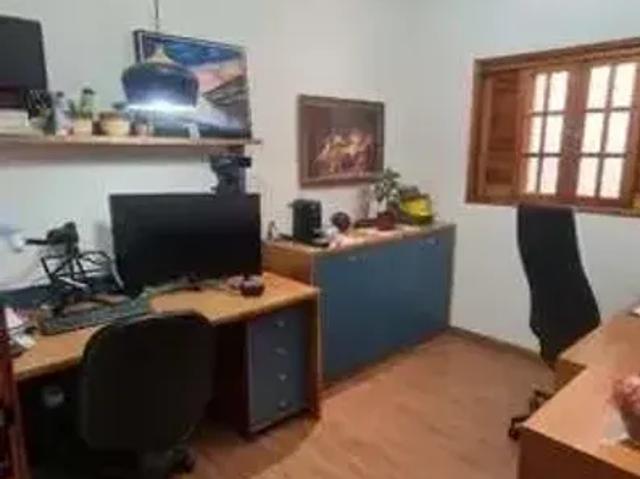Linda casa térrea 03 dormitórios com 01 suite