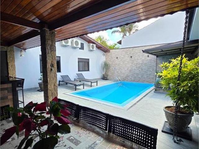 Linda casa Térrea com piscina 260m² de área útil, 390m² total