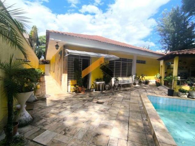 Linda casa térrea em condomínio fechado!