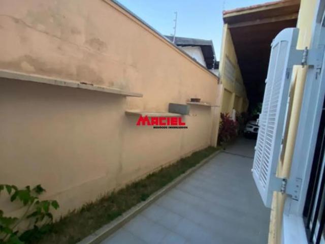 Linda Casa Terrea no Jardim das Industrias! Lote Inteiro!