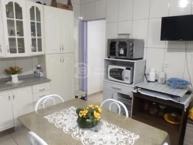 Linda Casa à Venda em Burgo Paulista, São Paulo 2 Dormitórios, 2 Vagas de Garagem