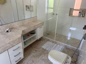 Linda casa 4 Suites em seguro e sofisticado condomínio