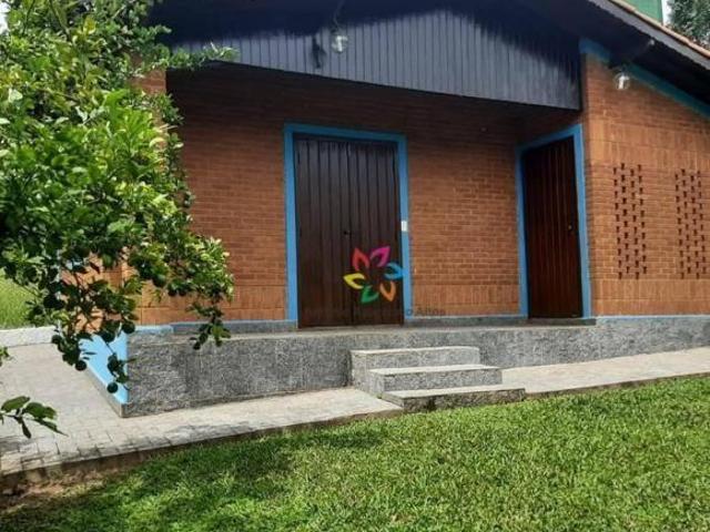 Linda Chácara na Floresta Escura
