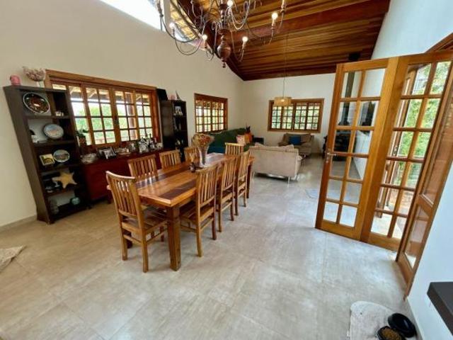 Linda Chácara no Condomínio Recanto dos Pássaros em Piracaia