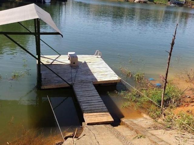 LINDA CHÁCARA, A BEIRA DA REPRESA PÉ NA AGUA, NO CONDOMINIO PORTAL DE IGARATA EM IGARATA SP