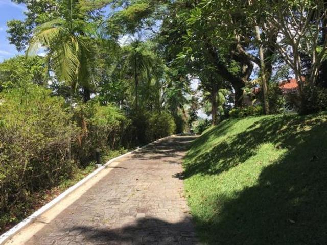 LINDA CHÁCARA, A BEIRA DA REPRESA PÉ NA AGUA, COM ACESSO TODO ASFALTADO NO CENTRO DE IGARATÁ SP