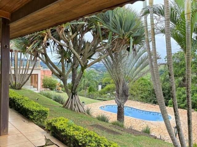 LINDA CHÁCARA COM VISTA PARA REPRESA DE IGARATÁ NO CONDOMINIO PARAISO DE IGARATA