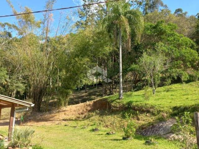 Linda chácara com casa e piscina na cidade de Feliz
