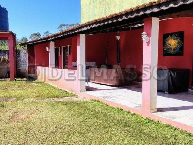 Linda chácara em condomínio fechado antes do centro!