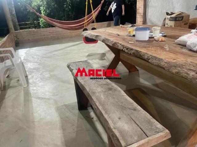 Linda chácara próximo ao centro de Jambeiro