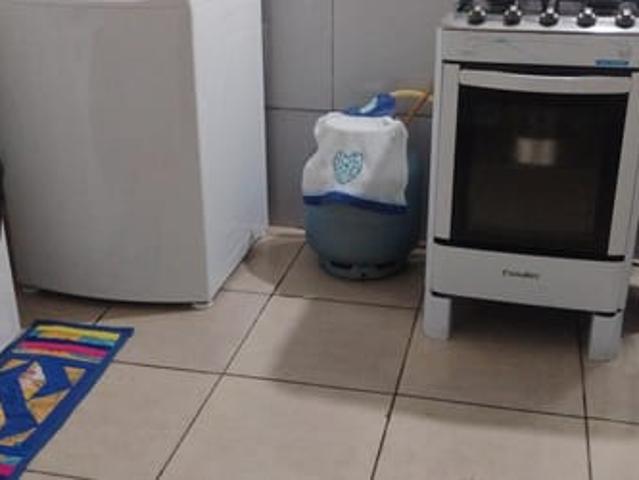 Linda e iluminada Edícula com banheiro privativo mobliada