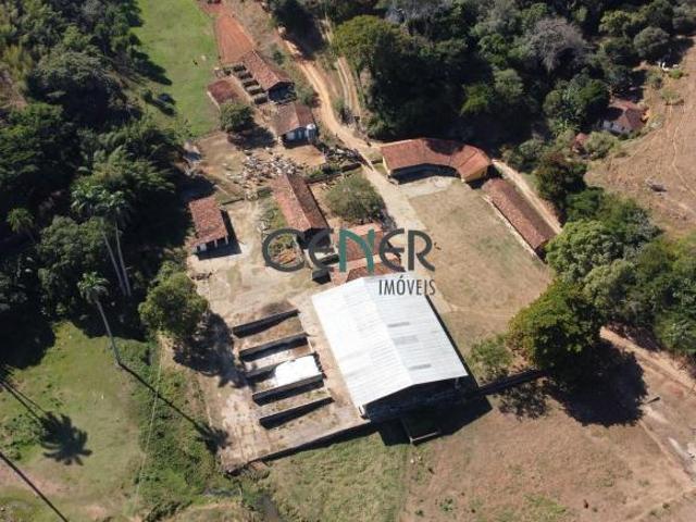 LINDA FAZENDA DE 380 HA COM ESPETACULAR SEDE CENTENÁRIA
