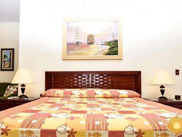 Linda Mansão Frente Mar, com 10 dorms, sendo 8 suítes, com espaço gourmet, sauna, piscina, mobiliada