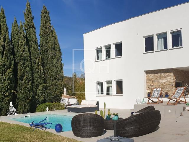 Linda moderna casa de família com 4 + 1 quartos em São Bras. 435m² São Brás De Alportel