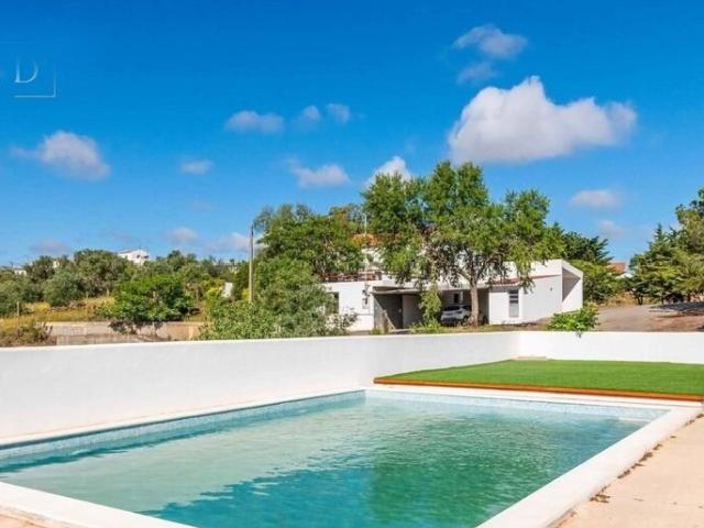 Linda moradia com 3 quartos e muito potencial com piscina, a. 668m² Almodôvar e Graça dos Padrões