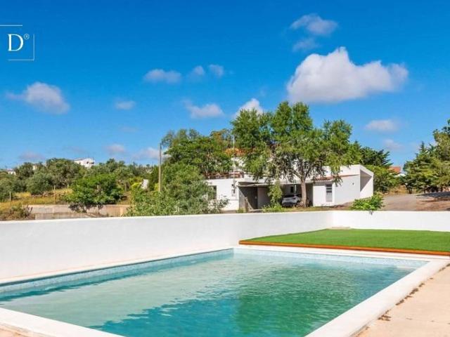 Linda moradia com 3 quartos e muito potencial com piscina, a. m² Almodôvar e Graça dos Padrões