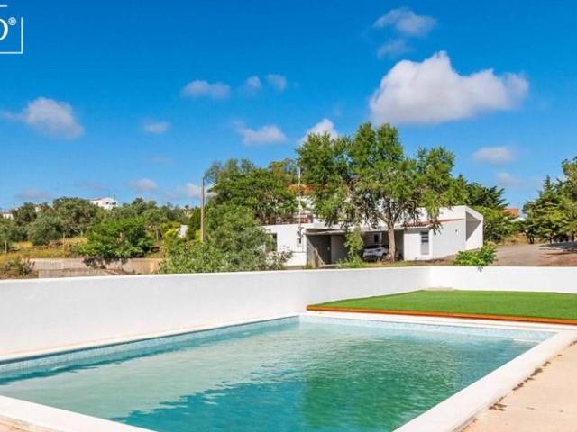 Linda moradia com 3 quartos e muito potencial com piscina, a. m² Almodôvar e Graça dos Padrões