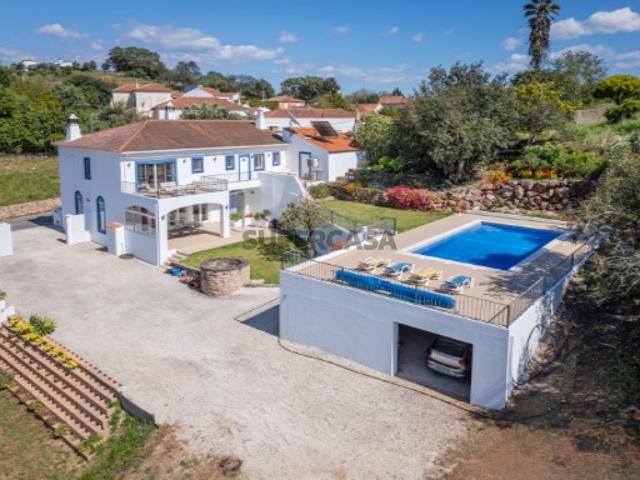 Linda Moradia de campo com 5 quartos, piscina, garagem e pomar a 5 minutos de Messines e a 15 minutos da cidade histórica de Silves