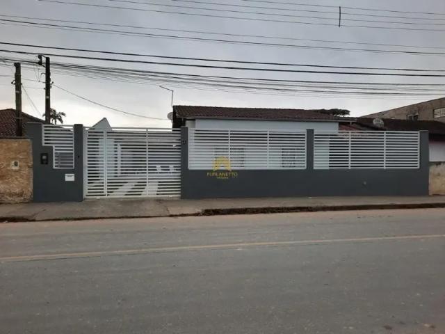Linda residência no bairro Petrópolis com piscina
