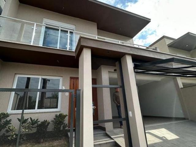 Linda residência com acabamento alto padrão, localizada em um dos b