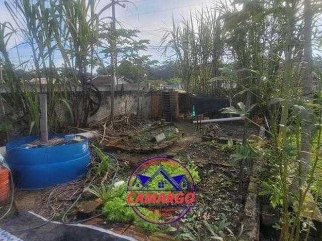 Linda Residência Com Amplo Terreno