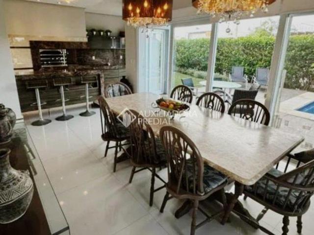 Linda residencia de alto padrão com 5 suítes, mobiliada, no Condomínio Ocean Side em Torres RS