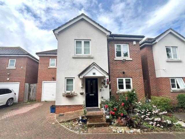 Lindale Close, Ilford IG4, 5 bed detached house to rent, £3,600 pcm | PrimeLocation