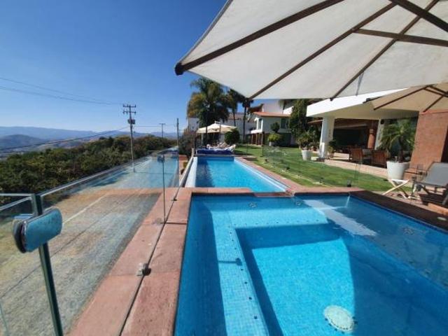 CASA LINDAVISTA PROPIEDAD DE DOS NIVELES, FUNCIONAL Y ELEGANTE, ALBERCA CLIMATIZADA Y DOS JACUZZI