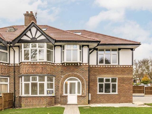 Linden Court, Brunswick Road, London, W5 1AN, United Kingdom | 3 bed apartment for rent #136442569 | Rentberry