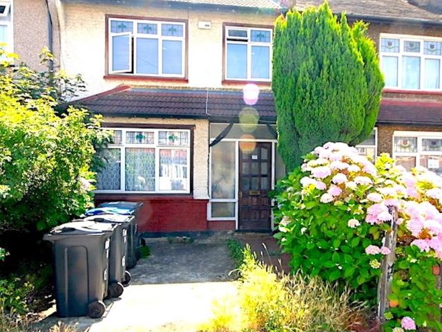 Linden Avenue, Thornton Heath CR7, 1 bed flat to rent, £1,500 pcm | PrimeLocation