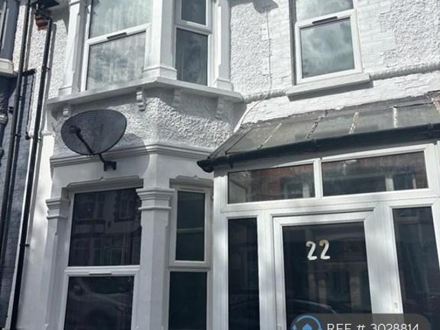 Linden Avenue, Wembley, HA9 4 bed terraced house to rent £2,900 pcm £669 pw
