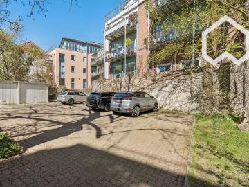 Linden Gallery Loft – Design maisonette with gallery, 75” TV, garden & parking, Hannover Amsterdam Apartments for Rent