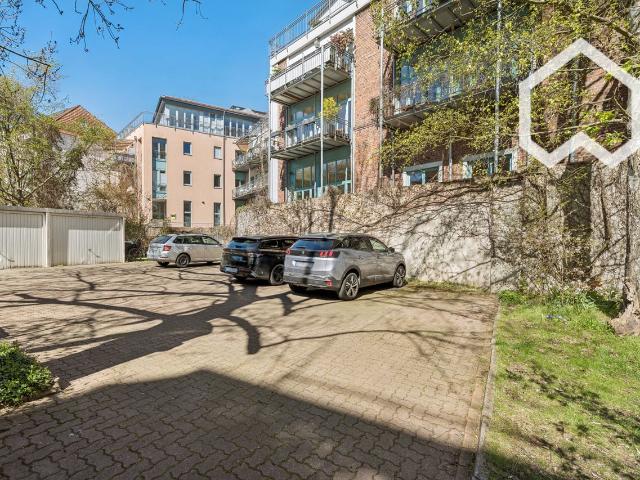 Linden Gallery Loft – Design maisonette with gallery, 75” TV, garden & parking, Hannover Amsterdam Apartments for Rent