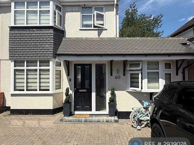 Linden Gardens, Enfield, EN1 5 bed semi detached house to rent £3,500 pcm £808 pw