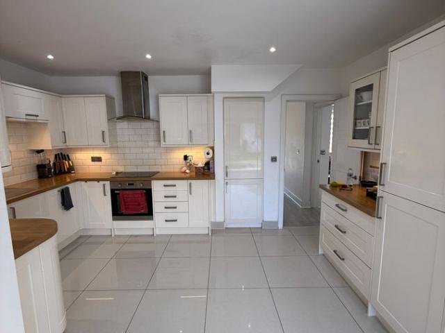 Linden Gardens, Enfield EN1, 5 bed semi detached house to rent, £3,500 pcm | PrimeLocation