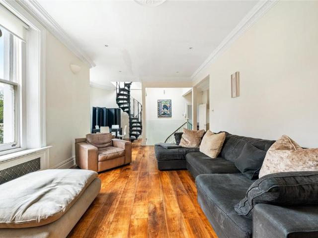 Linden Gardens, London, W2 3 bed flat to rent £7,800 pcm £1,800 pw