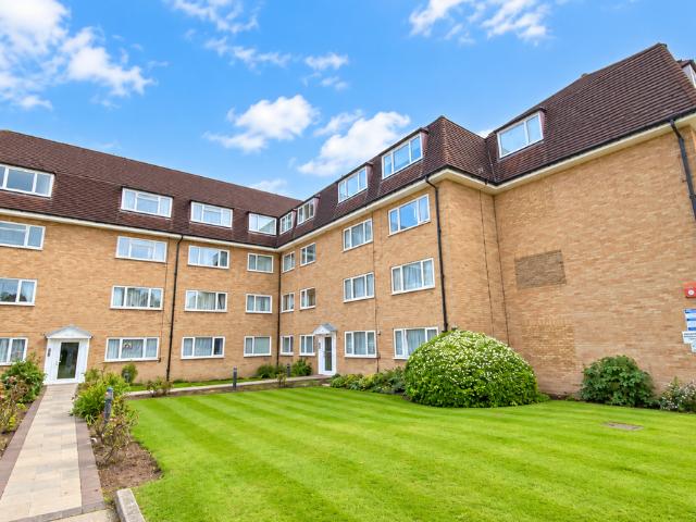 Linden Grove, New Malden KT3, 2 bed flat to rent, £1,850 pcm | PrimeLocation