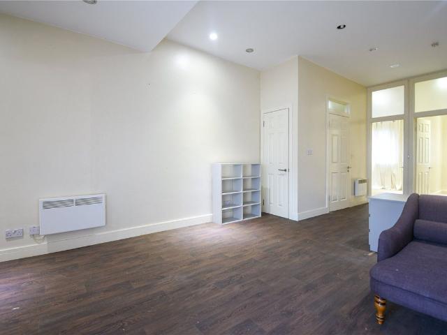 Linden Square, Harefield, Uxbridge UB9, 2 bed terraced house to rent, £2,560 pcm | PrimeLocation