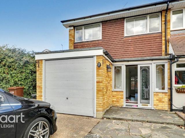 Linden Road, Essex 3 bed semi detached house to rent £1,650 pcm £381 pw