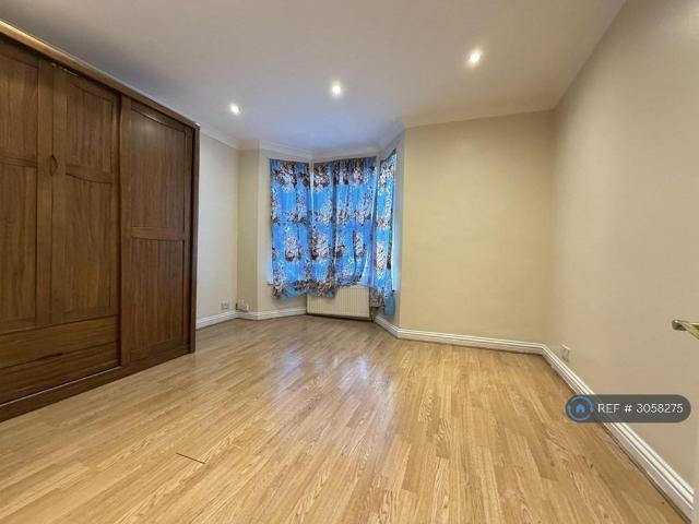 Linden Road, Gillingham, ME7 4 bed end of terrace house to rent £1,750 pcm £404 pw