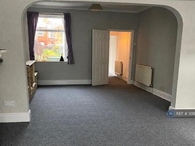 Linden Road, Smethwick, B66 2 bed terraced house to rent £1,150 pcm £265 pw