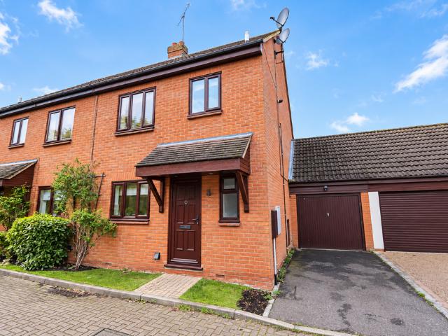 Linden Rise, Brentwood, CM14 3 bed house to rent £1,900 pcm £438 pw