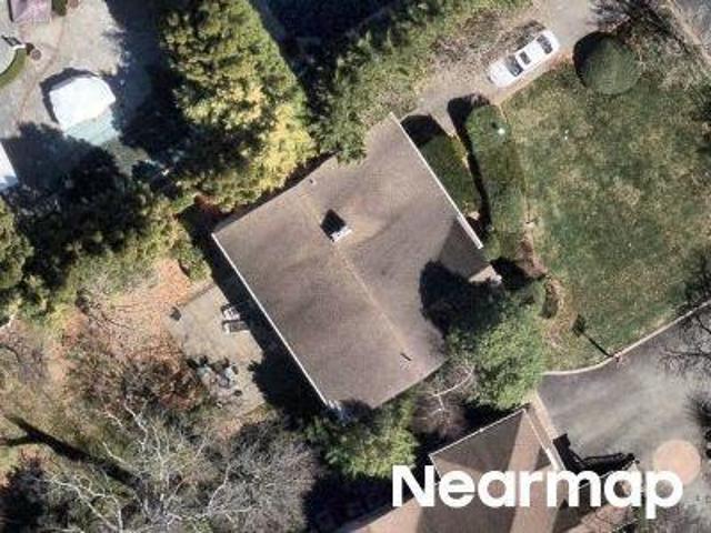 Lindenmere Dr