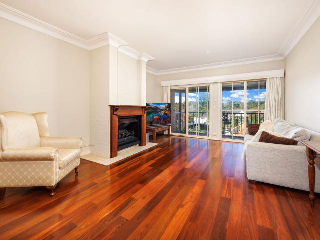 Lindfield, 10/2 6 Russell Avenue