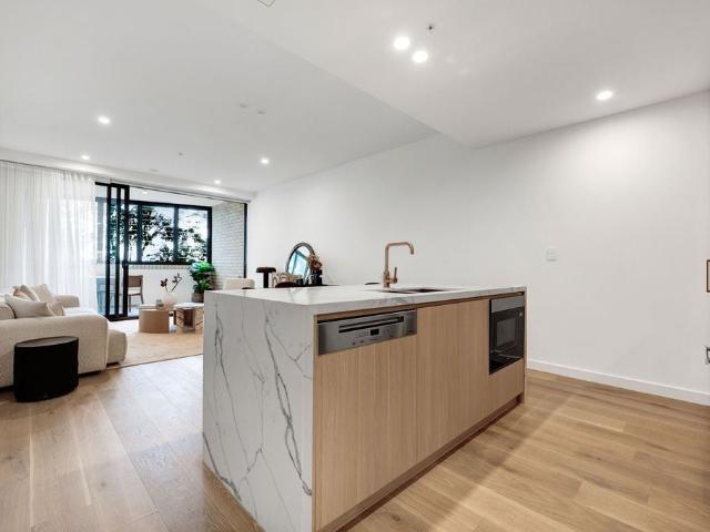 Lindfield, 207/305B Pacific Highway